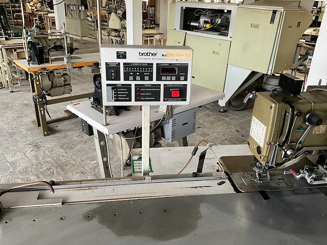 Brother bas500 knoopsgatenautomaat - afbeelding 5 van  8