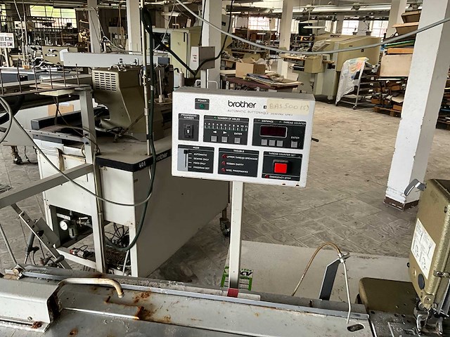 Brother bas500 knoopsgatenautomaat - afbeelding 7 van  11