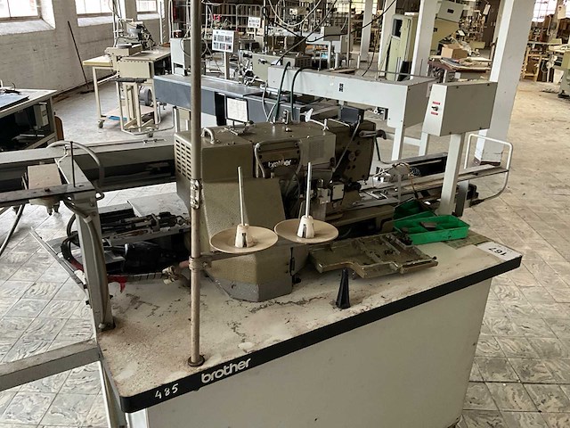 Brother bas500 knoopsgatenautomaat - afbeelding 3 van  10