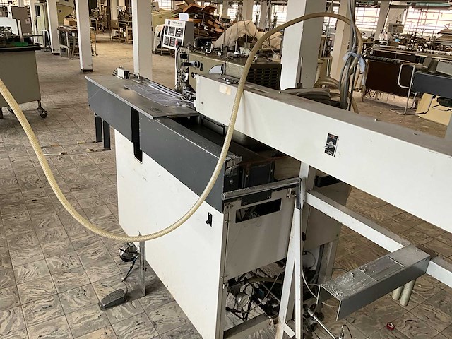 Brother bas500 knoopsgatenautomaat - afbeelding 2 van  13