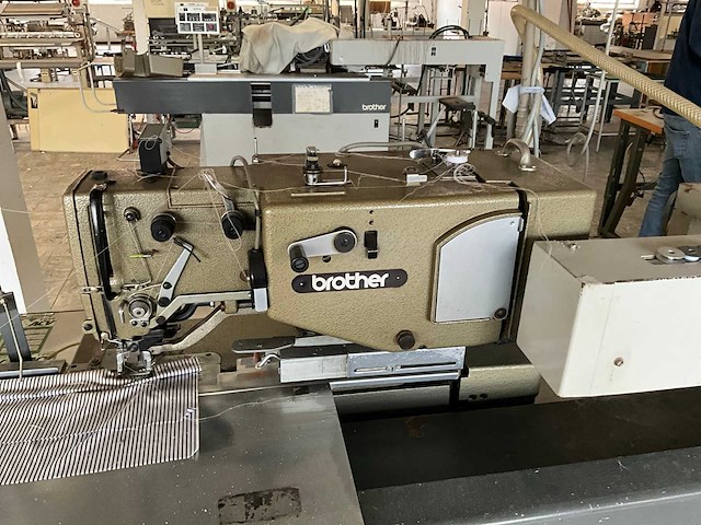 Brother bas500 knoopsgatenautomaat - afbeelding 3 van  13
