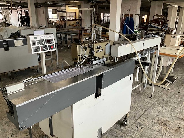 Brother bas500 knoopsgatenautomaat - afbeelding 6 van  13
