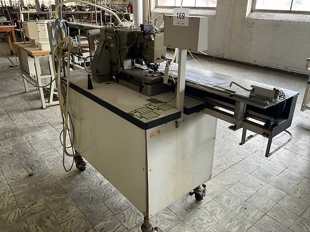 Brother bas500 knoopsgatenautomaat - afbeelding 11 van  13