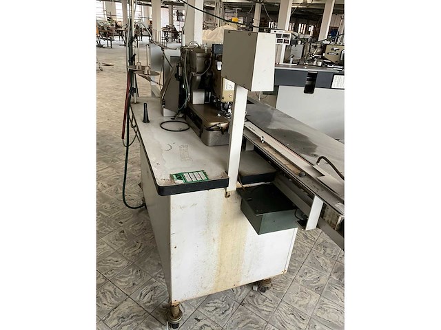 Brother bas500 knoopsgatenautomaat - afbeelding 4 van  5