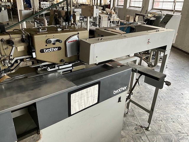 Brother bas500 knoopsgatenautomaat - afbeelding 4 van  10