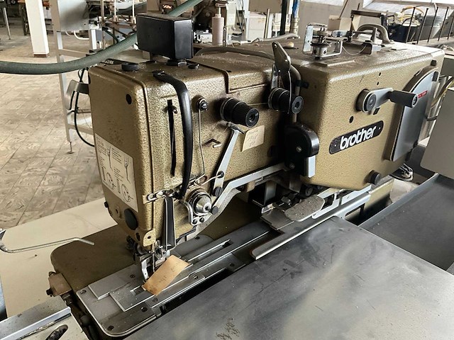Brother bas500 knoopsgatenautomaat - afbeelding 5 van  10