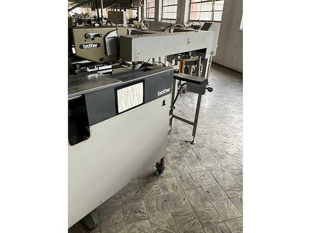 Brother bas500 knoopsgatenautomaat - afbeelding 6 van  10