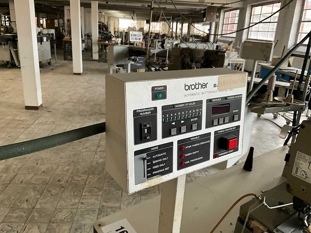 Brother bas500 knoopsgatenautomaat - afbeelding 7 van  10