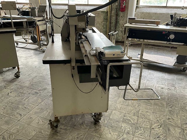 Brother bas500 knoopsgatenautomaat - afbeelding 8 van  10