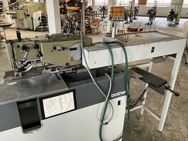 Brother bas500 knoopsgatenautomaat - afbeelding 6 van  11