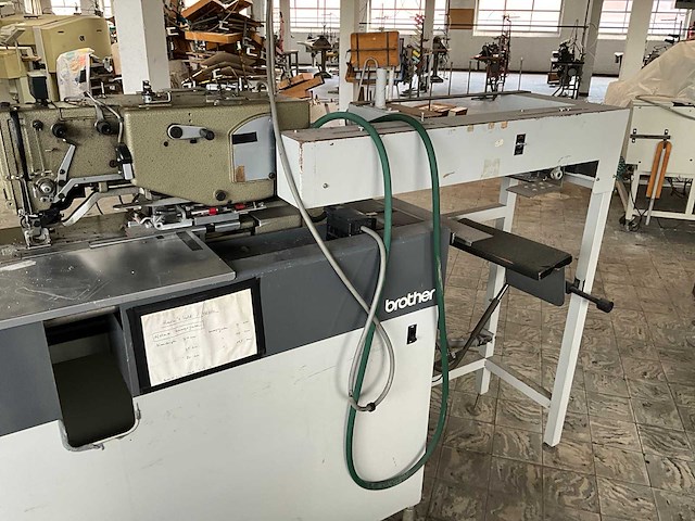 Brother bas500 knoopsgatenautomaat - afbeelding 7 van  11
