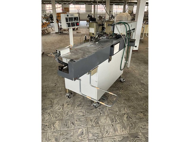 Brother bas500 knoopsgatenautomaat - afbeelding 4 van  5