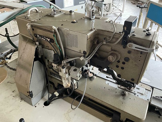 Brother bas500 knoopsgatenautomaat - afbeelding 5 van  5