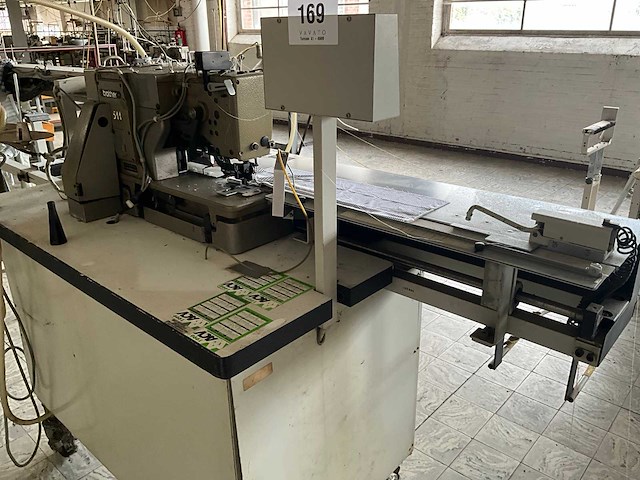 Brother bas500 knoopsgatenautomaat - afbeelding 12 van  13