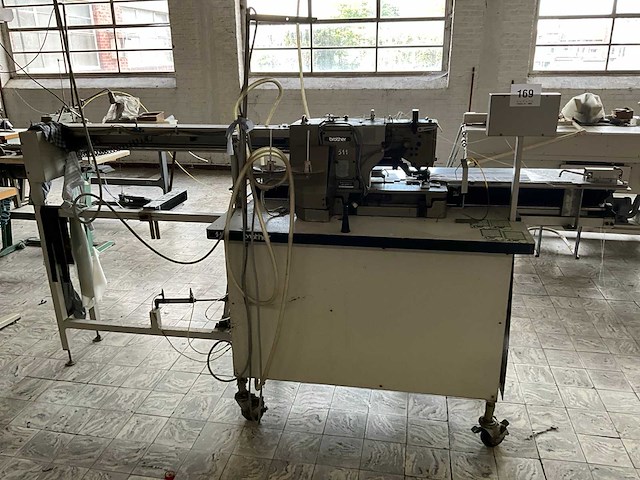Brother bas500 knoopsgatenautomaat - afbeelding 1 van  5