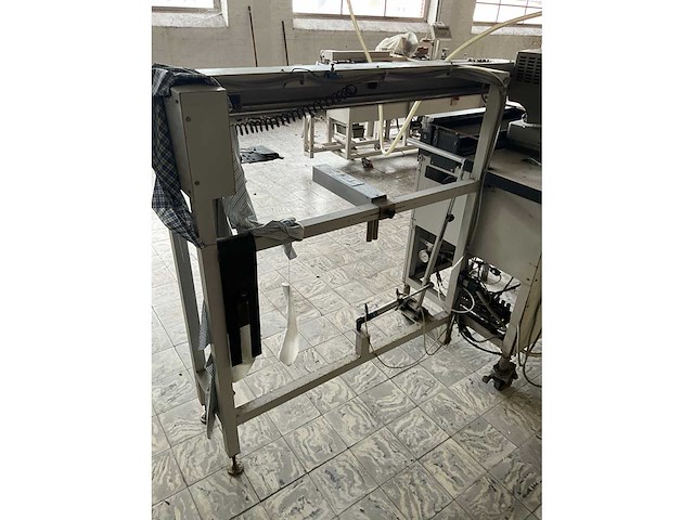 Brother bas500 knoopsgatenautomaat - afbeelding 5 van  5