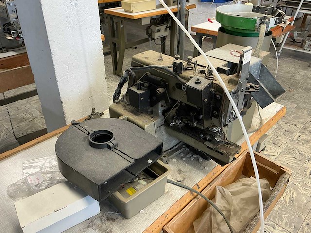 Brother cb3 b91761 knopenaanzetmachine + robot - afbeelding 2 van  3