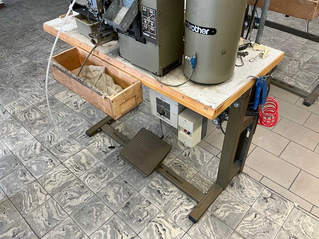 Brother cb3 b91761 knopenaanzetmachine + robot - afbeelding 1 van  1