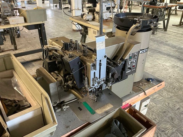 Brother cb3 b91761 knopenaanzetmachine + robot - afbeelding 3 van  4