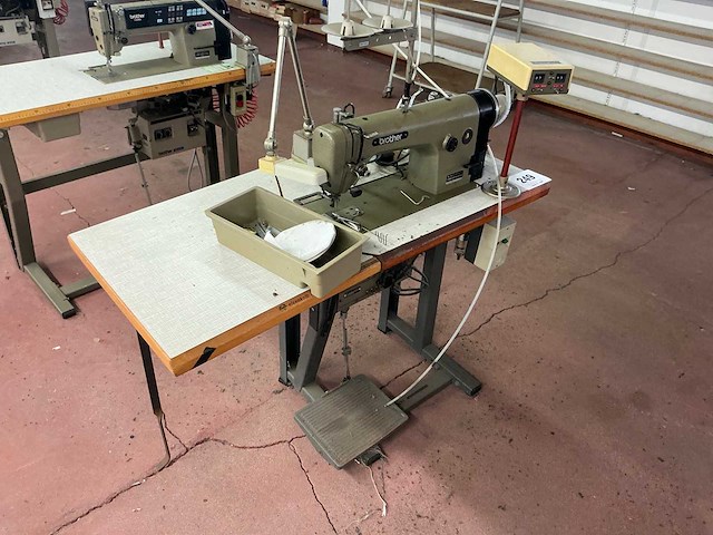 Brother db2-b715-503 naaimachine met naaldtransport - afbeelding 2 van  8