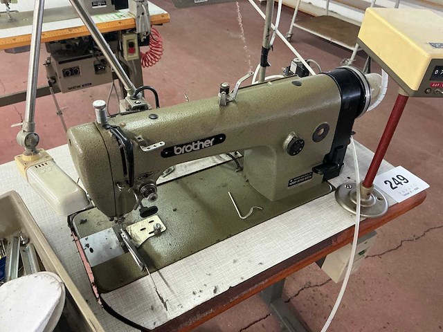 Brother db2-b715-503 naaimachine met naaldtransport - afbeelding 3 van  8