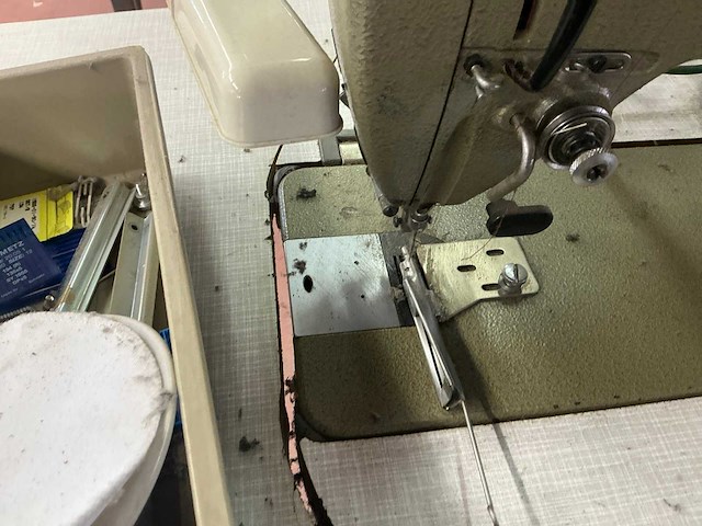 Brother db2-b715-503 naaimachine met naaldtransport - afbeelding 4 van  8