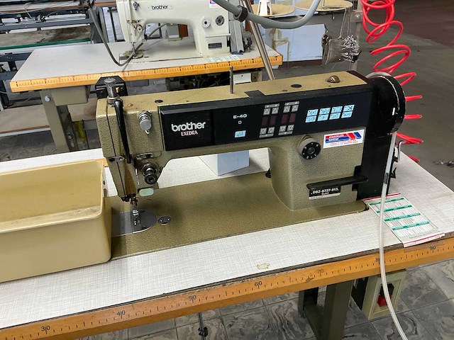 Brother db2 b737 913 snelnaaier naaimachine - afbeelding 5 van  5