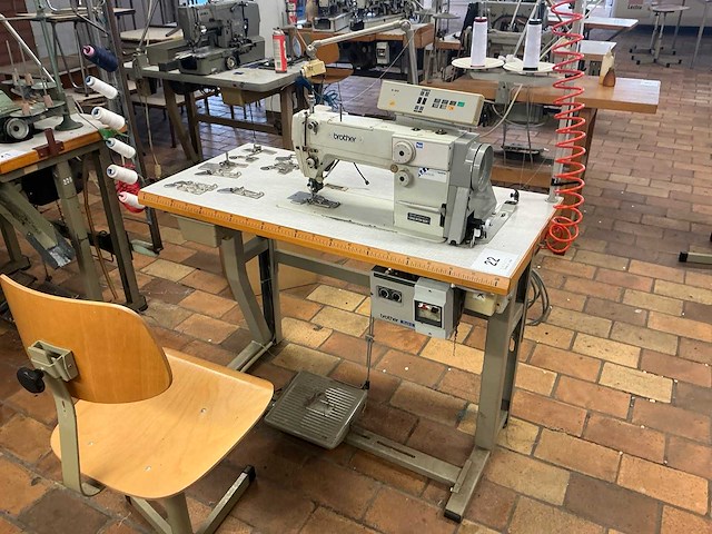 Brother db2-b774-903 naaimachine boventransport - afbeelding 8 van  11
