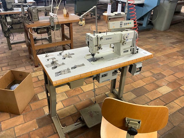Brother db2-b774-903 naaimachine boventransport - afbeelding 1 van  3