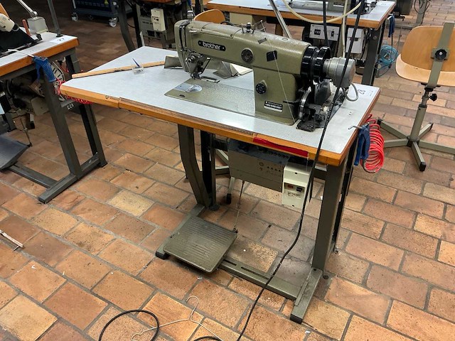 Brother db2-b790-503 naaimachine met naaldtransport - afbeelding 1 van  8