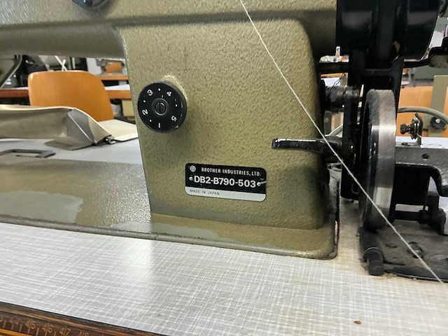 Brother db2-b790-503 naaimachine met naaldtransport - afbeelding 8 van  8