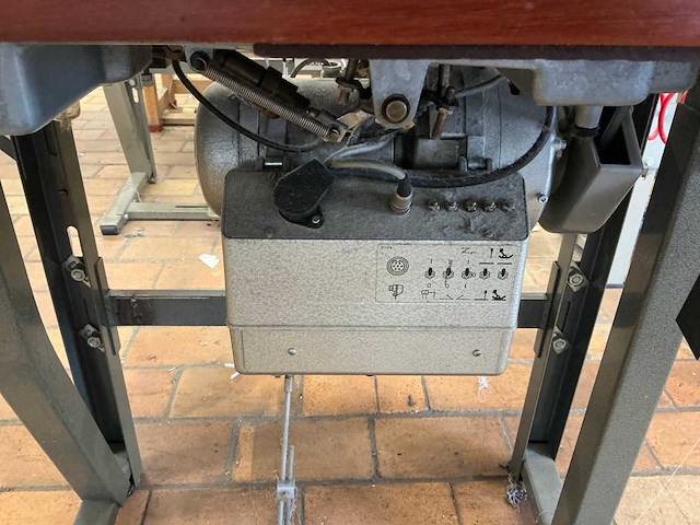 Brother db2-b790-503 naaimachine met naaldtransport - afbeelding 4 van  5