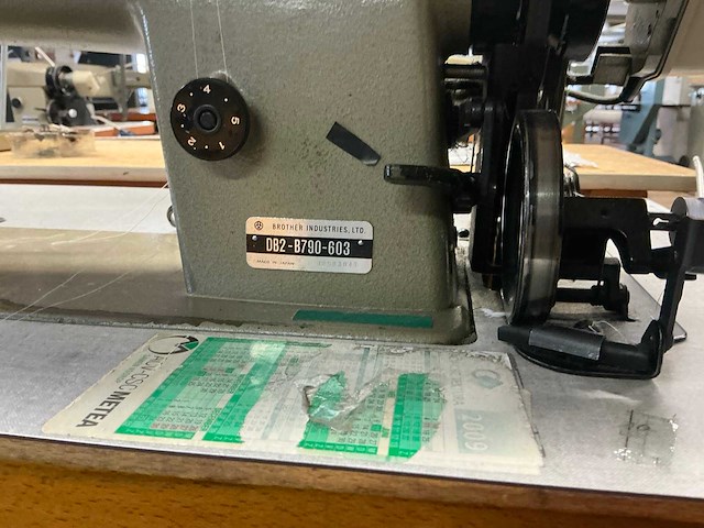 Brother db2-b790-603 naaimachine met naaldtransport - afbeelding 8 van  8