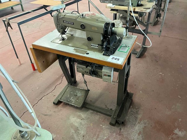 Brother db2-b790-603 naaimachine met naaldtransport - afbeelding 1 van  8