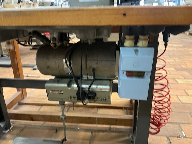 Brother db2-b790-603 naaimachine met naaldtransport - afbeelding 2 van  2