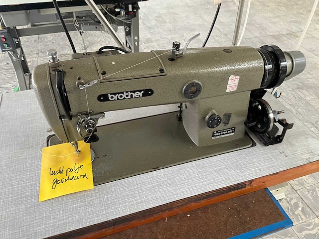 Brother db2 b791 913 naaldtransport naaimachine - afbeelding 1 van  2