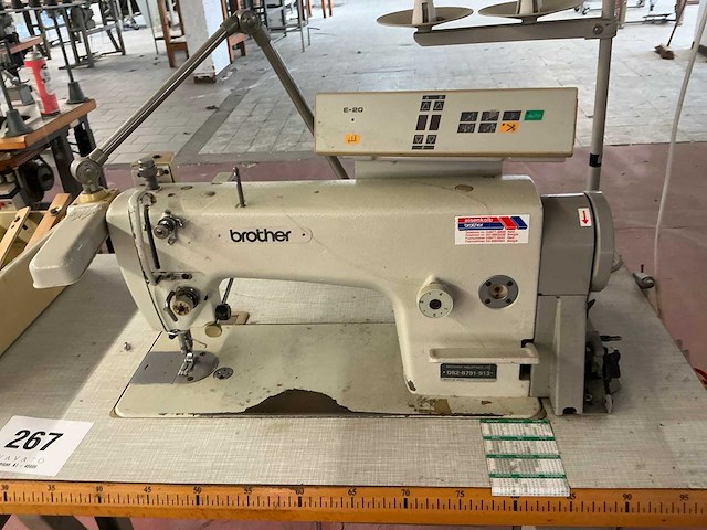 Brother db2-b791-913 naaldtransport naaimachine - afbeelding 3 van  4