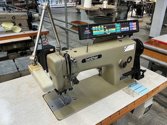 Brother db2-b7910-923 2 naalds naaimachine - afbeelding 1 van  2