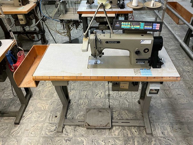 Brother db2-b7910-923 2 naalds naaimachine - afbeelding 4 van  4
