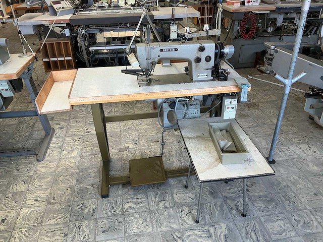 Brother db2-b792-503 boven- + ondertransport naaimachine - afbeelding 1 van  5