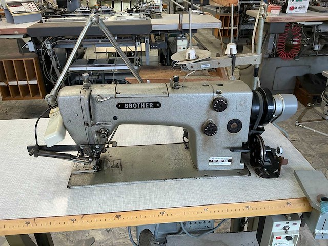 Brother db2-b792-503 boven- + ondertransport naaimachine - afbeelding 3 van  5