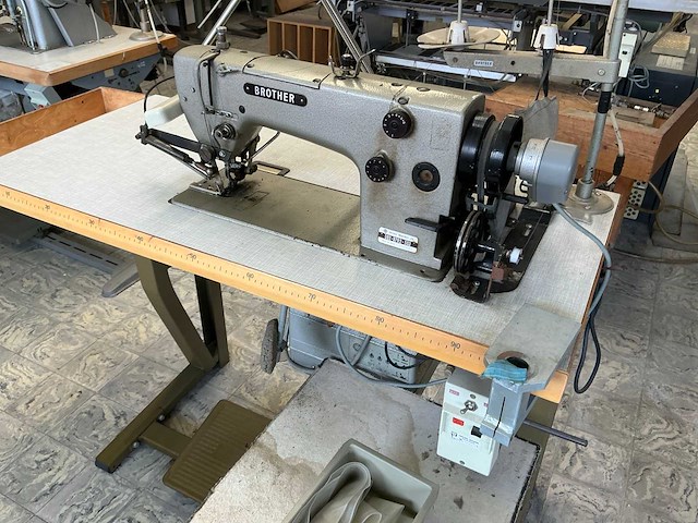 Brother db2-b792-503 boven- + ondertransport naaimachine - afbeelding 4 van  5