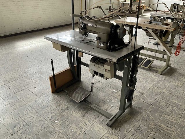 Brother dt2 b832 503 2-naalds naaimachine - afbeelding 1 van  9