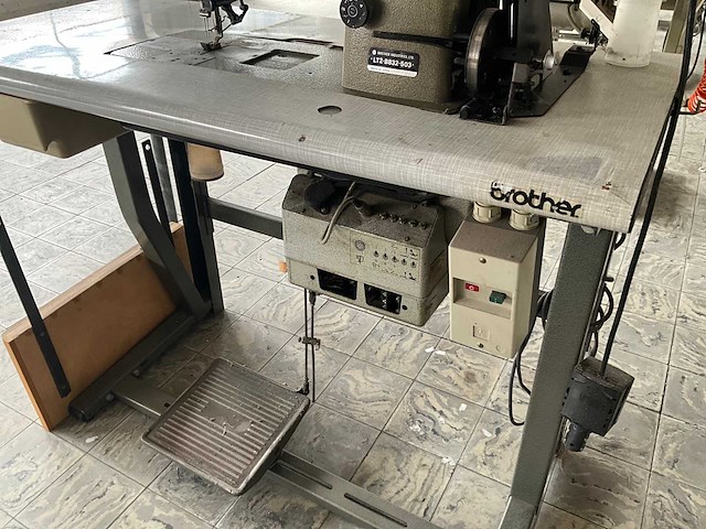 Brother dt2 b832 503 2-naalds naaimachine - afbeelding 4 van  9