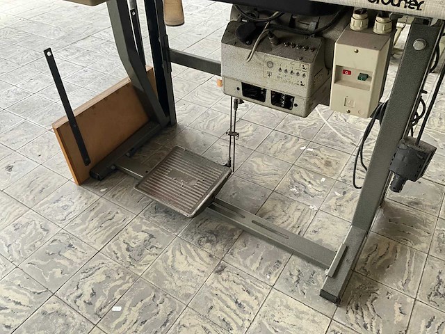 Brother dt2 b832 503 2-naalds naaimachine - afbeelding 5 van  9