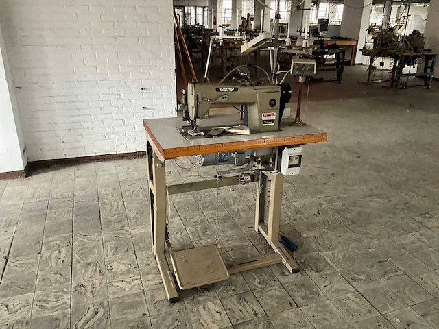 Brother dt2 b962 snelnaaier - afbeelding 1 van  8