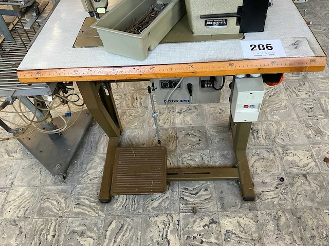 Brother exendra db2-b737-913 snelnaaier naaimachine - afbeelding 3 van  4