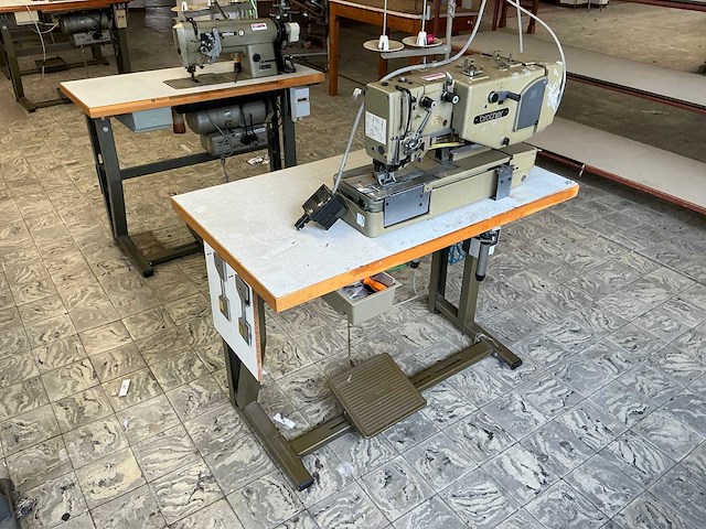 Brother lh4-b815-a25 knoopsgatmachine - afbeelding 1 van  5
