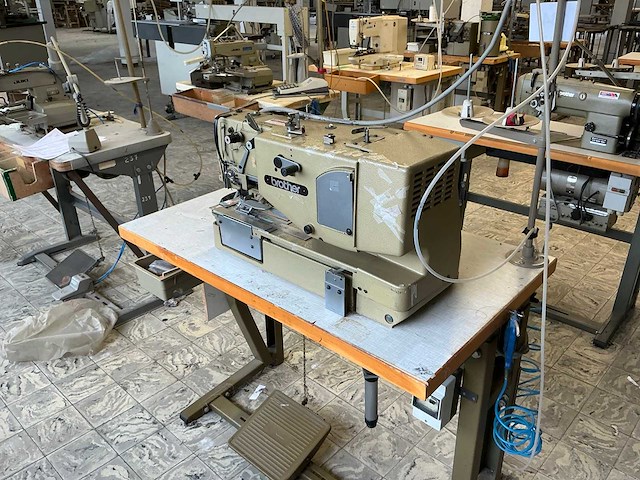 Brother lh4-b815-a25 knoopsgatmachine - afbeelding 4 van  5