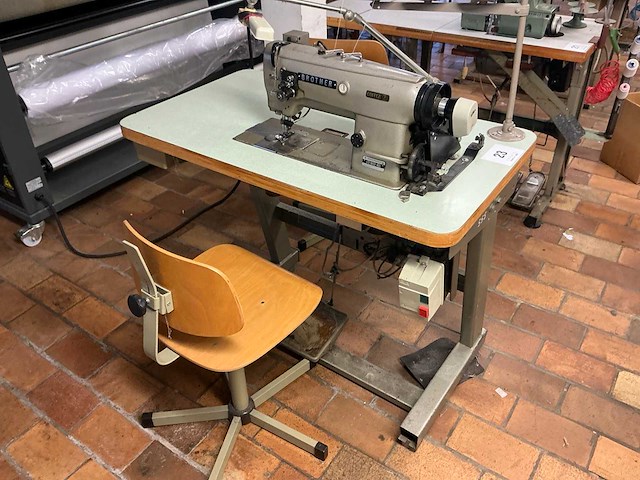 Brother lt2-b832-405 2 naalds naaimachine - afbeelding 8 van  8